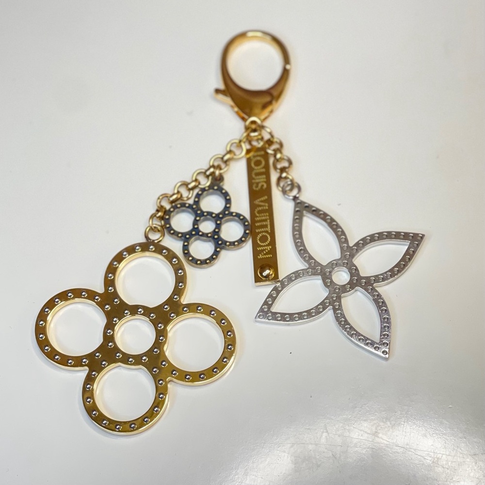 Louis Vuitton Bag Charm • Multi-Motif Hardware • Iconic Design - Picture 5 of 7